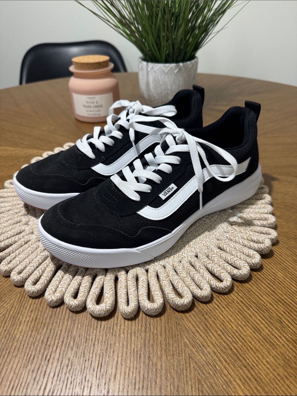 NEW Vans women’s 11 black white EXP low top canvas sneaker shoes NWOB